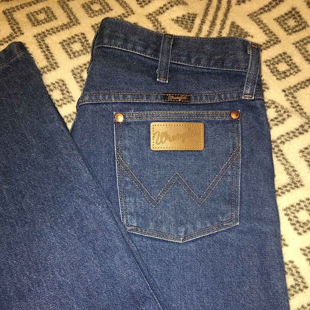 Super High Waisted Wrangler Medium Wash Jeans